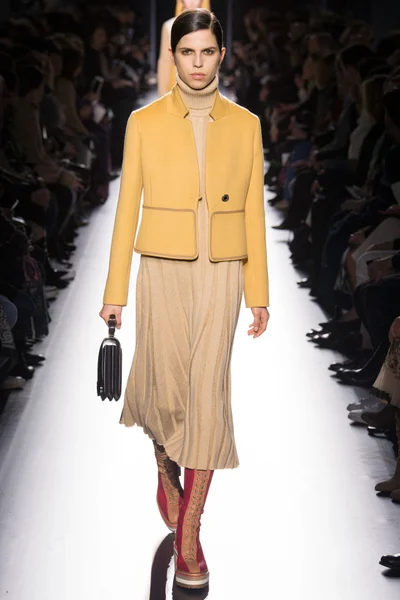 Look 14